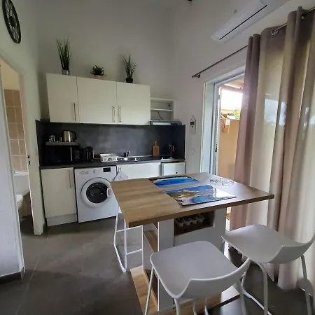 Appartement Mini 200 Mètres De La De Santa Guilia Porto-Vecchio (Corsica)